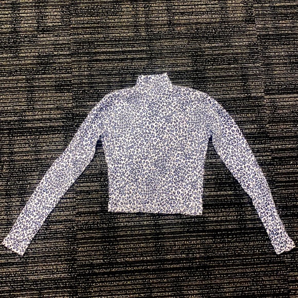Brandy Melville Blue cheetah turtleneck long sleeve cropped shirt - Picture 1 of 2